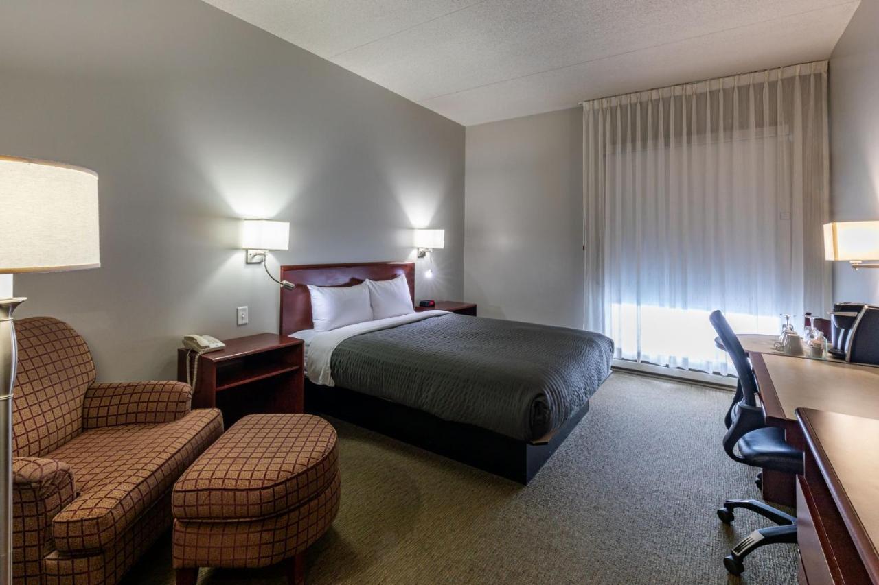 Hotel & Suites Normandin Quebec Bagian luar foto