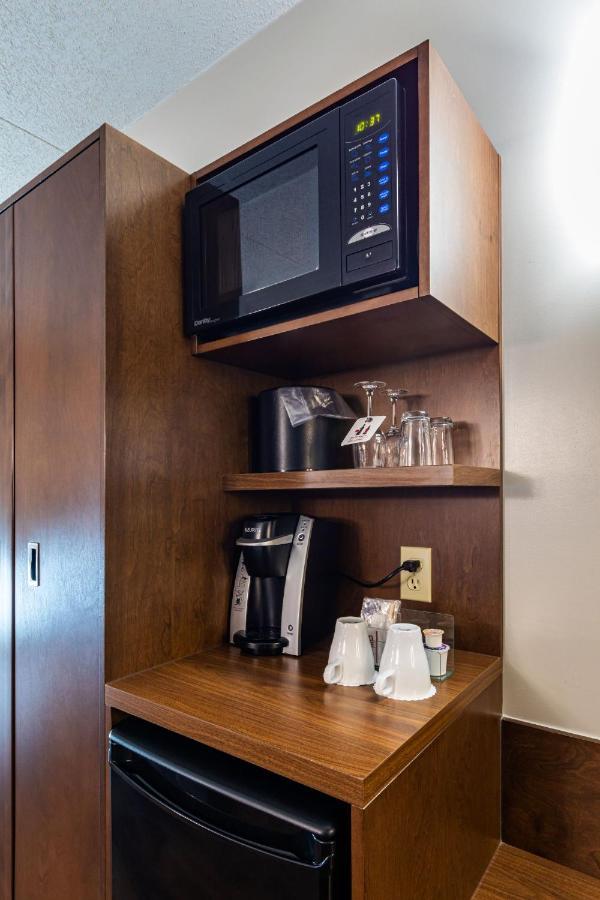 Hotel & Suites Normandin Quebec Bagian luar foto