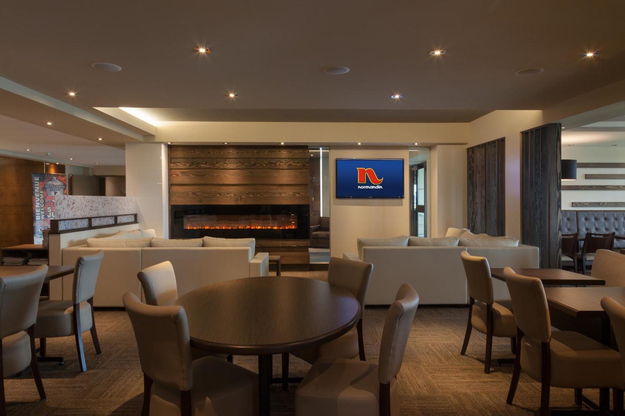 Hotel & Suites Normandin Quebec Bagian luar foto