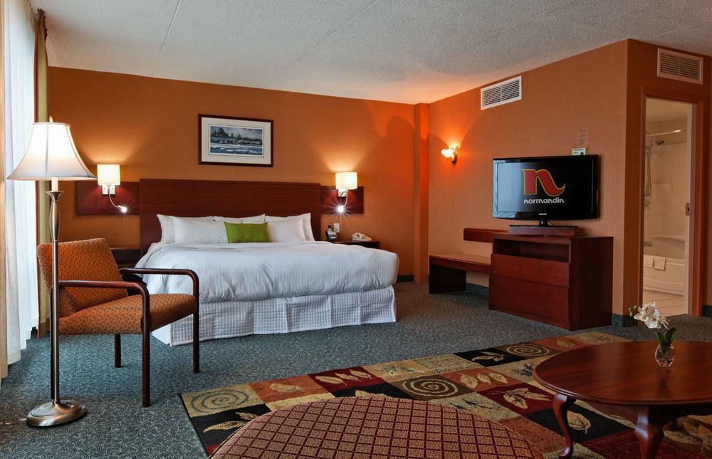 Hotel & Suites Normandin Quebec Bagian luar foto