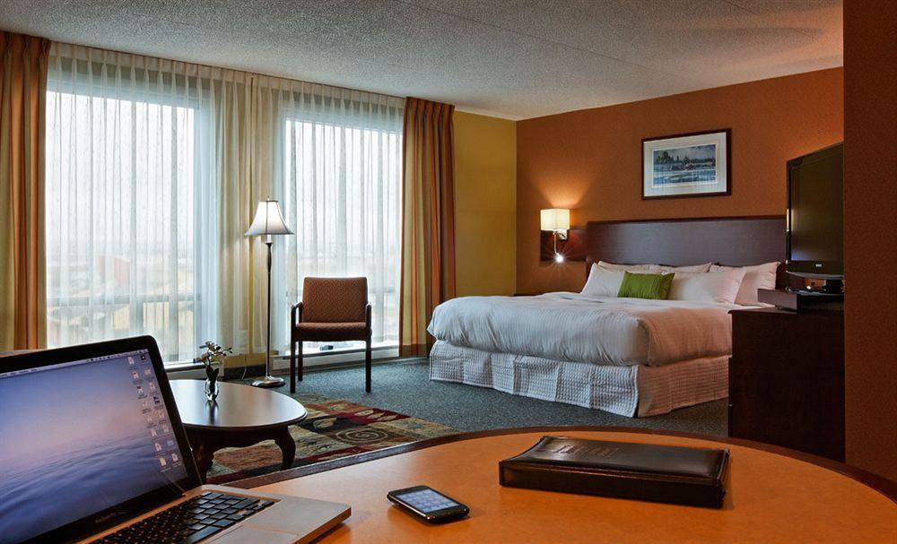 Hotel & Suites Normandin Quebec Bagian luar foto