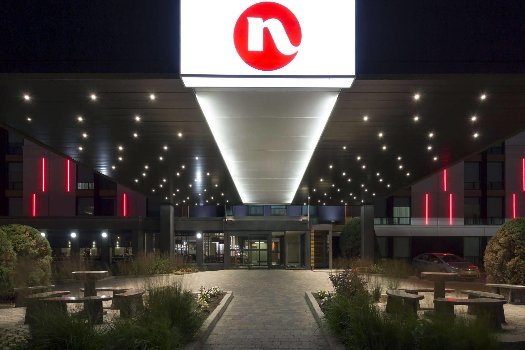 Hotel & Suites Normandin Quebec Bagian luar foto